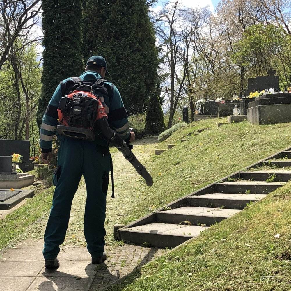 Kosba a čistenie cintorína Kremnička dedina