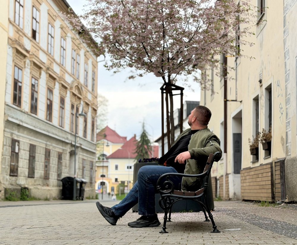 Na Lazovnej opäť nájdete lavičky